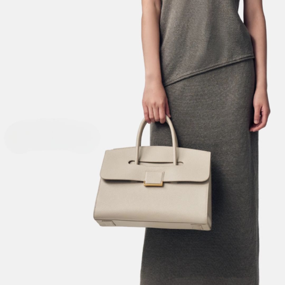 Bolsa con asa de encaje